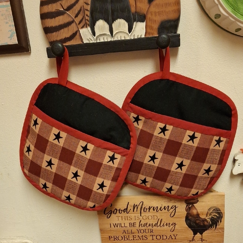 Red and Black Star Checkered Pot Holders